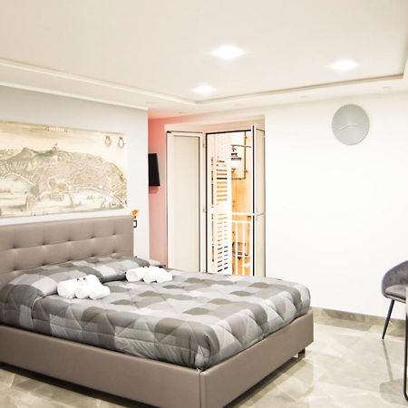 Suite Napoli Sotterranea Con Jacuzzi 外观 照片