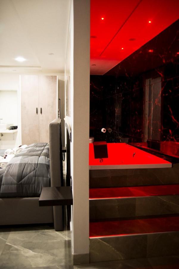 Suite Napoli Sotterranea Con Jacuzzi 外观 照片