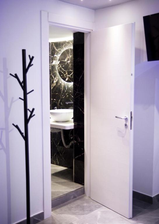 Suite Napoli Sotterranea Con Jacuzzi 外观 照片