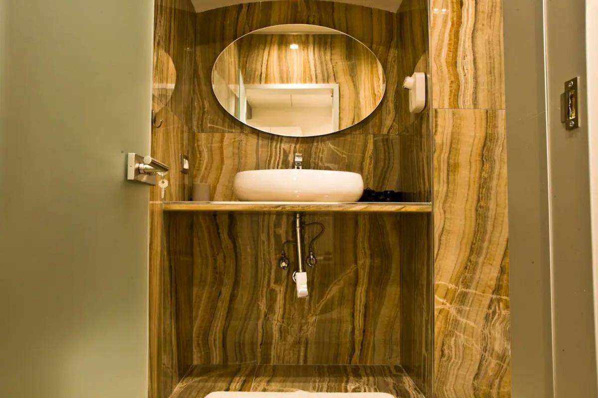 Suite Napoli Sotterranea Con Jacuzzi 外观 照片