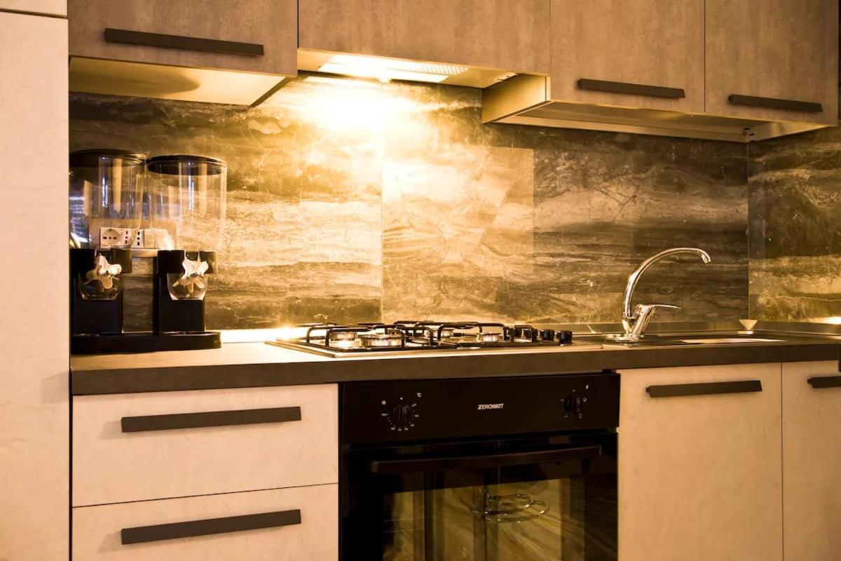 Suite Napoli Sotterranea Con Jacuzzi 外观 照片