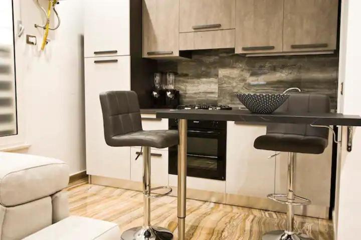 Suite Napoli Sotterranea Con Jacuzzi 外观 照片